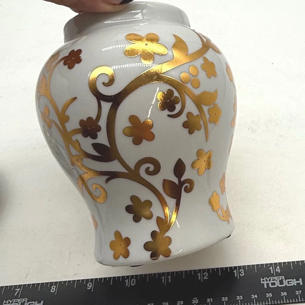 White Ceramic Ginger Jar Gold Floral Vine‎ Chinoiserie Temple hollywood regency